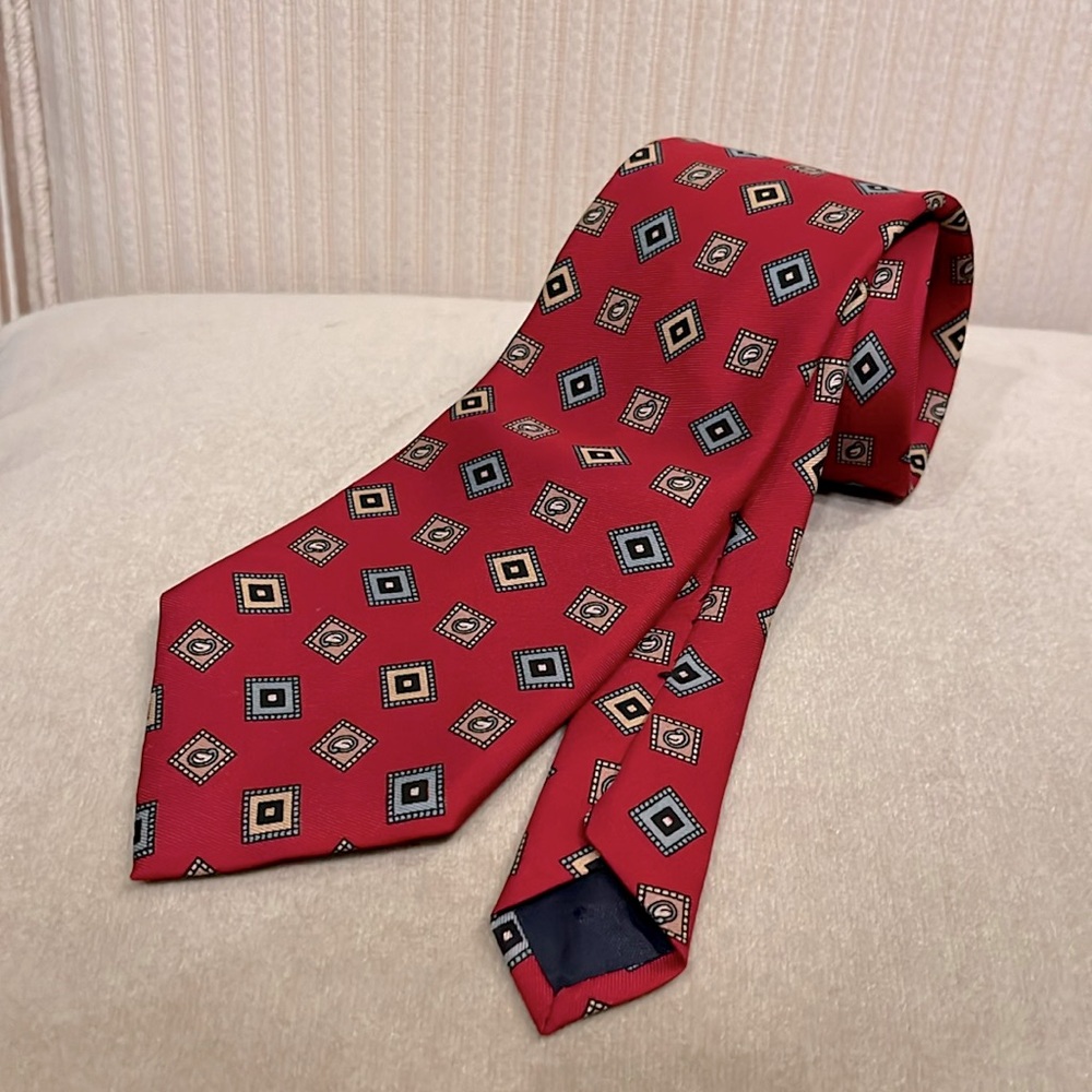 Men’s necktie HARVÉ BENARD vintage 90s RED SILK Blue Paisley Retro Diamond EUC